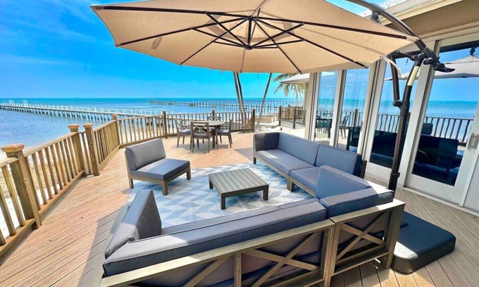 Sugarloaf Key House | Cozy Bungalows at Sugarloaf Beach with Oceanfront Views