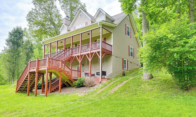 Murphy House | Inviting Creekside Murphy Retreat: Cozy Fireplace & Views