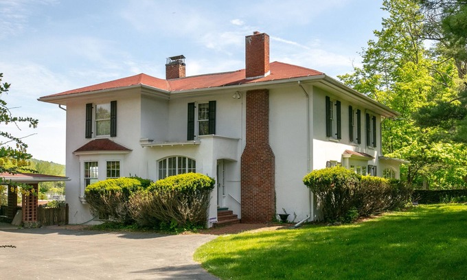 Hammondsport House | Discover Hammondsport Heaven: Guest Rated 9.8 with Lake Views