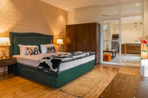 Kumarhatti House | Inviting Hampstead Residences Pinewood: Pet-Friendly Retreat