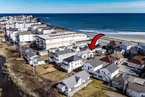 Hampton Apartment | Beachfront Family Retreat at Hampton Beach Seaside Villa