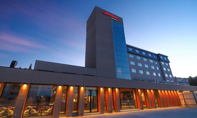 Centro Hotel | Inviting Hampton By Hilton Bariloche - Pet Friendly Getaway