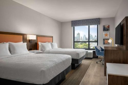 Holly Hotel | Discover Hampton Inn Austin East Side: Pet-Friendly Getaway