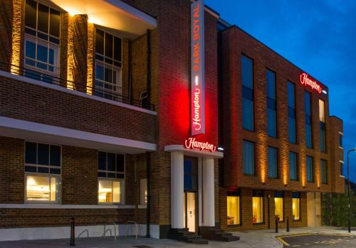 Hanger Hill Hotel | Pet-Friendly Retreat at Hampton by Hilton London Park Royal
