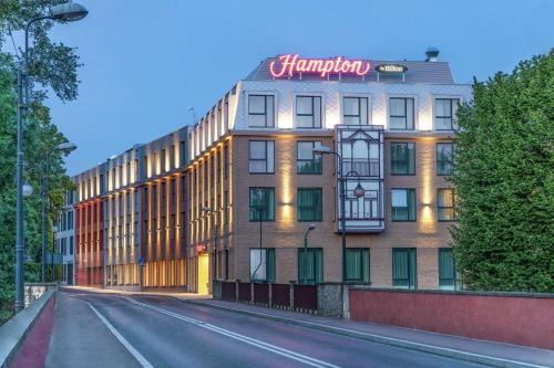 Brzezinka Hotel | Discover Hampton by Hilton Oswiecim - Pet Friendly Stay