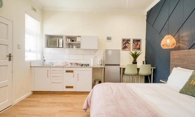 Windermere Apartment | Elegant 2 Sleeper Studio with Pool at Hampton Collection