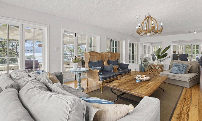Patonga House | Experience Hampton House at the Beach with Ocean Views