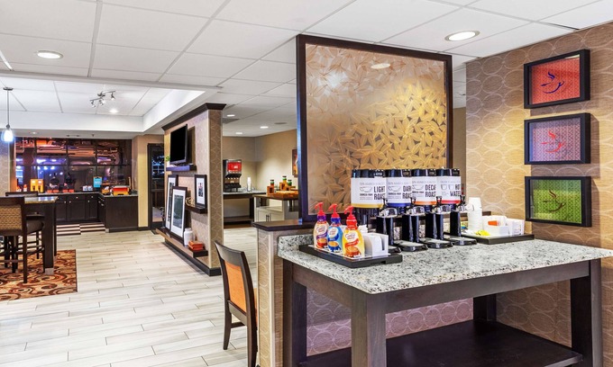 Aiken Hotel | Highly Rated Hampton Inn Aiken with Pool & Family Amenities