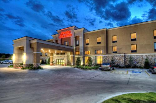 Ada Hotel | Discover Family-Friendly Comfort at Hampton Inn and Suites Ada