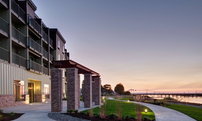 Astoria Hotel | Comfortable Stay at Hampton Inn and Suites Astoria