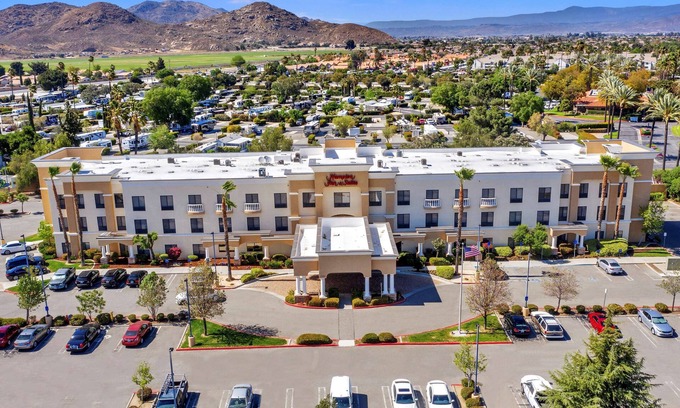 Hemet Hotel | Inviting Hampton Inn and Suites Hemet with Pool & Spa
