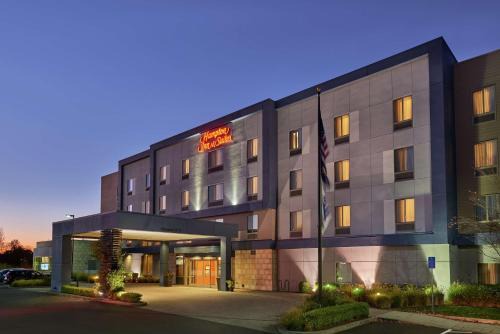 Southeast Salem Hotel | Discover Hampton Inn and Suites Salem with Ocean Views