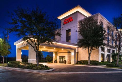 Schertz Hotel | Pet-Friendly Stay at Hampton Inn and Suites Schertz