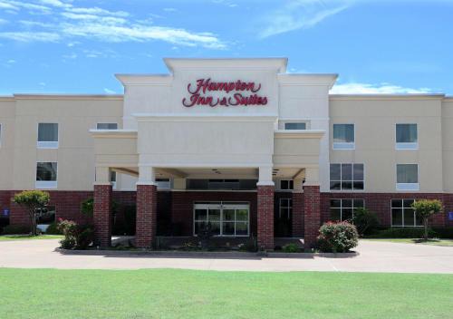 Stephenville Hotel | Discover Hampton Inn and Suites Stephenville with Pet-Friendly Amenities