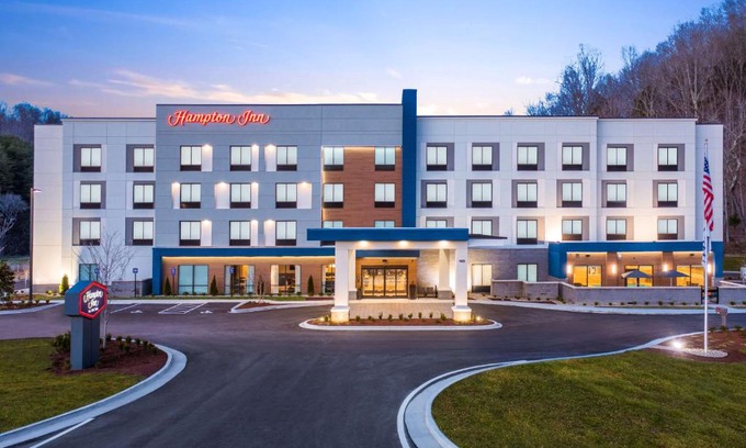 Ashland City Hotel | Pet-Friendly Retreat at Hampton Inn Ashland City, TN