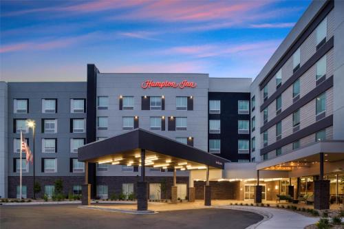 Aurora Hotel | Comfortable Stay at Hampton Inn Aurora near Medical Center