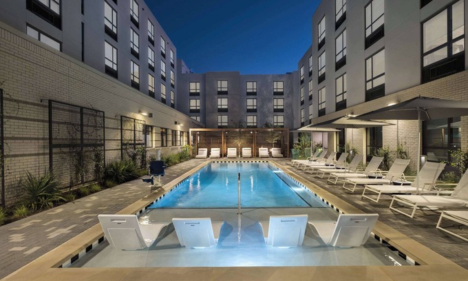 Holly Hotel | Enjoy Comfort at Hampton Inn Austin East Side with Pool