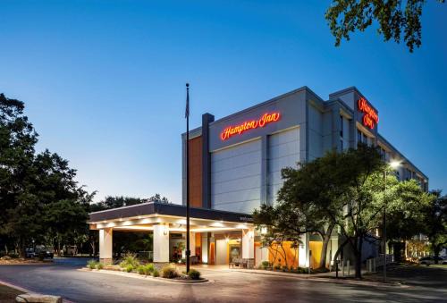 Waters Park Hotel | Discover Hampton Inn Austin NW Near The Domain - Pet Friendly!
