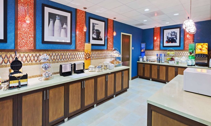 East Oak Hill Hotel | Discover Hampton Inn Austin/Oak Hill with Pool & Breakfast