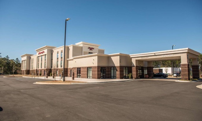 Bainbridge Hotel | Discover Comfort at Hampton Inn Bainbridge, GA with Pool & Ocean View