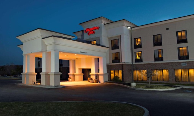 Bennington Hotel | Pet-Friendly Hampton Inn Bennington with Oceanfront Pool