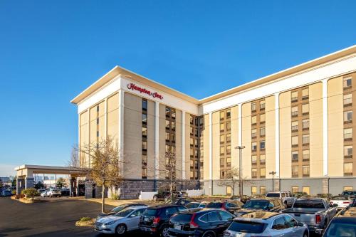 Revere Hotel | Convenient Stay at Hampton Inn Boston Logan Airport