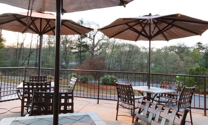 Peabody Hotel | Comfortable Stay at Hampton Inn Boston/Peabody with Pool