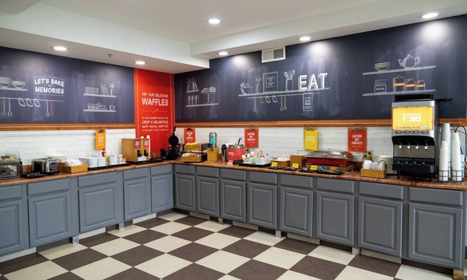 Brattleboro Hotel | Eco-Friendly Retreat at Hampton Inn Brattleboro with Pool
