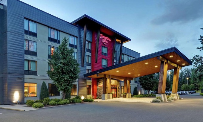 Chilliwack Proper Village West Hotel | Attractive Hampton Inn by Hilton Chilliwack with Ocean View