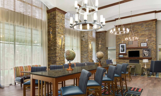 Columbus Hotel | Guest Rated 9.6: Hampton Inn Columbus with Pool & Dining