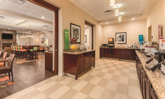 Southeast Edmonton Hotel | Discover Comfort at Hampton Inn by Hilton Edmonton/South