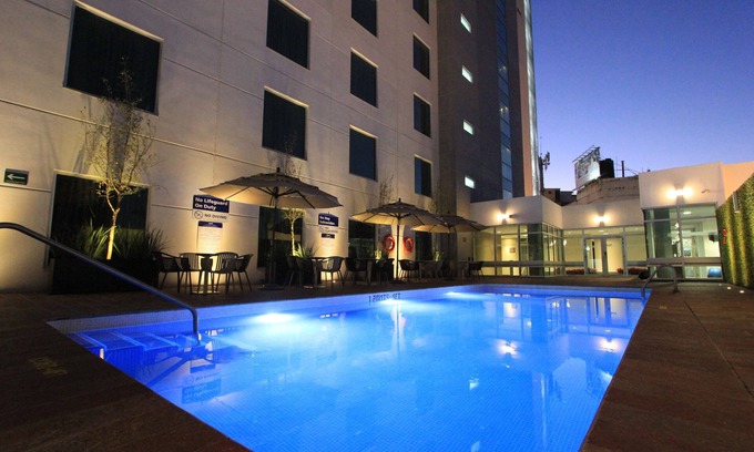 Leon Hotel | Inviting Hampton Inn by Hilton León Guanajuato with Pool