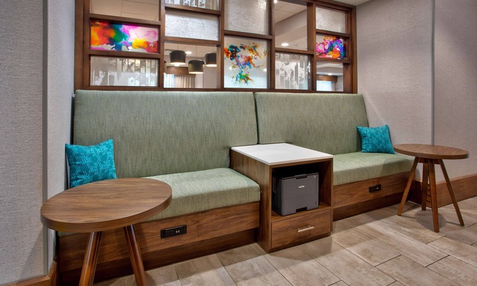 Paris Hotel | Beautiful Hampton Inn By Hilton Paris with Oceanfront Views