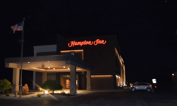 Tiffin Hotel | Explore Hampton Inn by Hilton Tiffin: Rated 9.2/10 with Pool