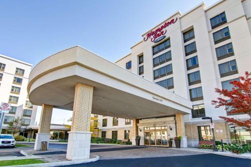Airport Corporate Hotel | Pet-Friendly Retreat at Hampton Inn Toronto Airport