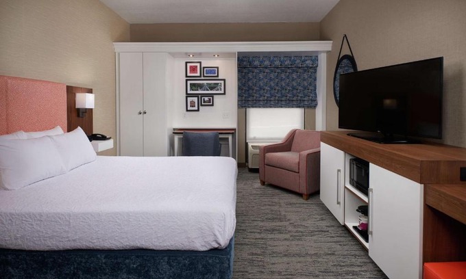 Austintown Hotel | Welcoming Hampton Inn by Hilton Youngstown-West I-80