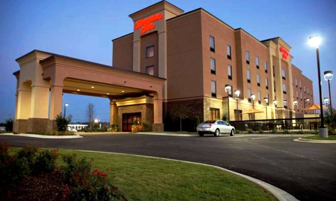 Calera Hotel | Top-Rated Hampton Inn Calera with Pool and Restaurant
