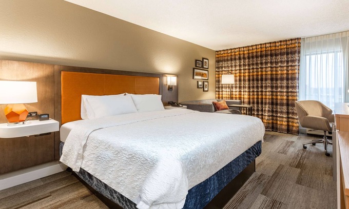 Southwest Area Hotel | Comfortable Stay at Hampton Inn - Cedar Rapids with Pool