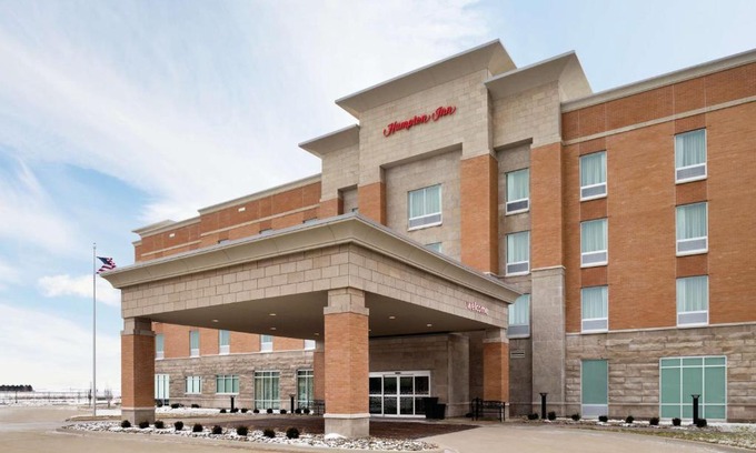Champaign Hotel | Pet-Friendly Comfort at Hampton Inn Champaign Southwest