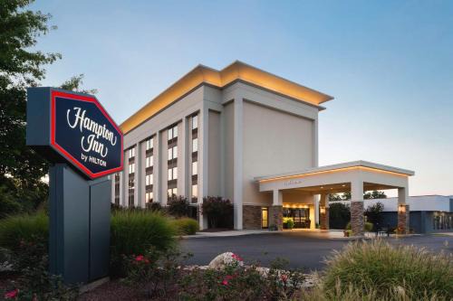 Charlottesville Hotel | Pet-Friendly Hampton Inn Charlottesville with Pool Access