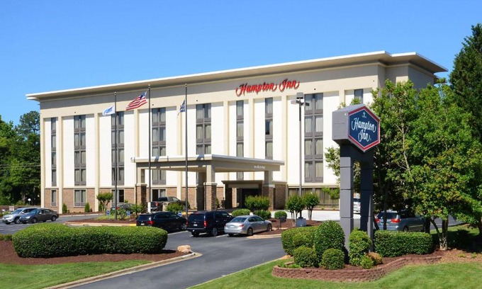 Cornelius Hotel | Discover Hampton Inn Charlotte North Lake Norman with Pool