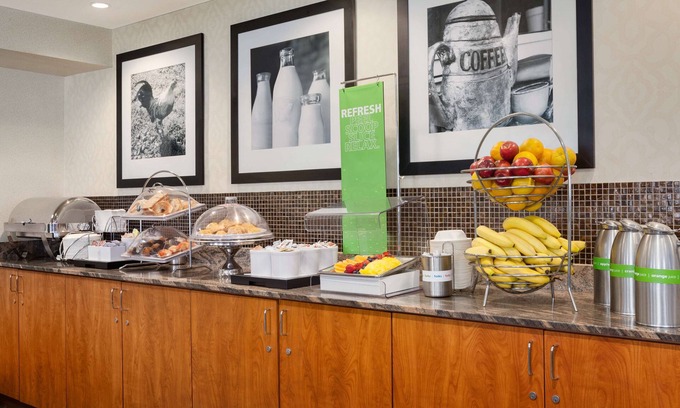 Clackamas Hotel | Discover Comfort at Hampton Inn Clackamas with Spa & Kitchen