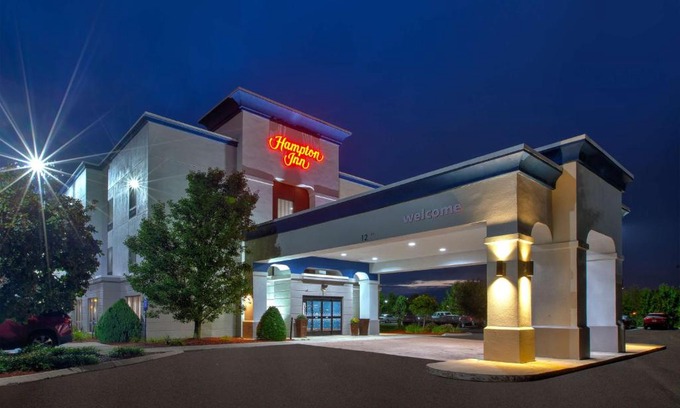 Clarion Hotel | Enjoy Comfort and Convenience at Hampton Inn Clarion