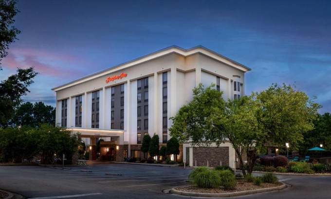 Harbison Hotel | Pet-Friendly Retreat at Hampton Inn Columbia I-26