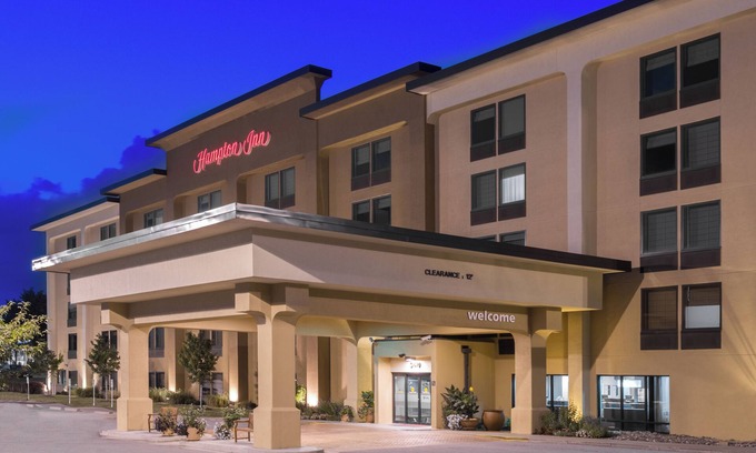 Columbia Hotel | Guest Favorite: Hampton Inn Columbia with Pool & Spa Access