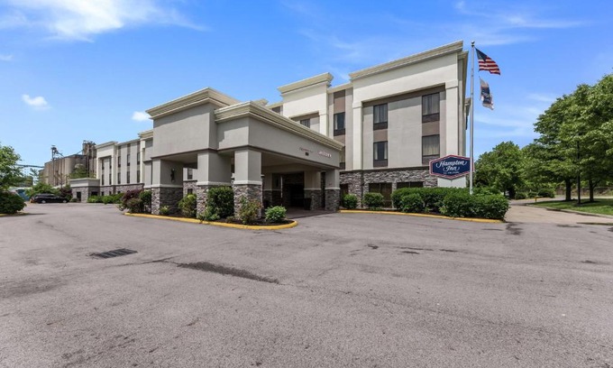 Columbus Hotel | Relax at Hampton Inn Columbus I-70E with Pool & Breakfast