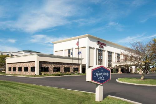 Edinburgh Hotel | Relaxing Stay at Hampton Inn Columbus/Taylorsville