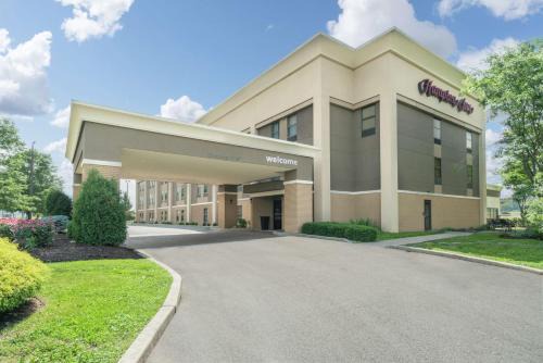 Corydon Hotel | Discover Hampton Inn Corydon: Pet Friendly with Pool Access