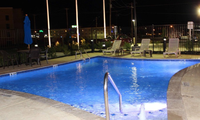 Cotulla Hotel | Discover Hampton Inn Cotulla: Top-Rated Stay with Pool