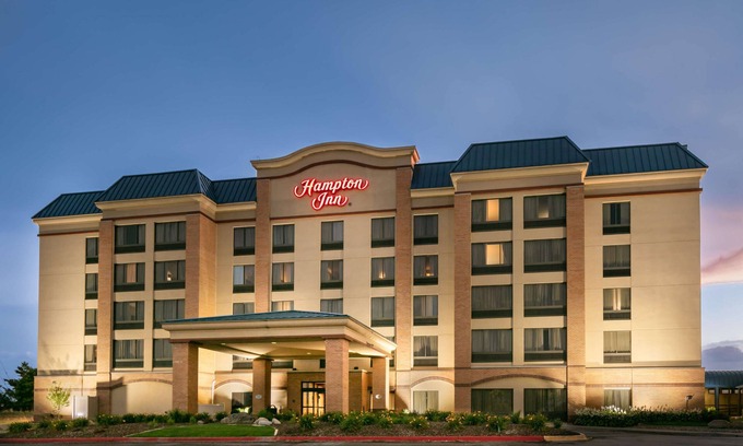 Council Bluffs Hotel | Explore Hampton Inn Council Bluffs with Pool and Spa Access